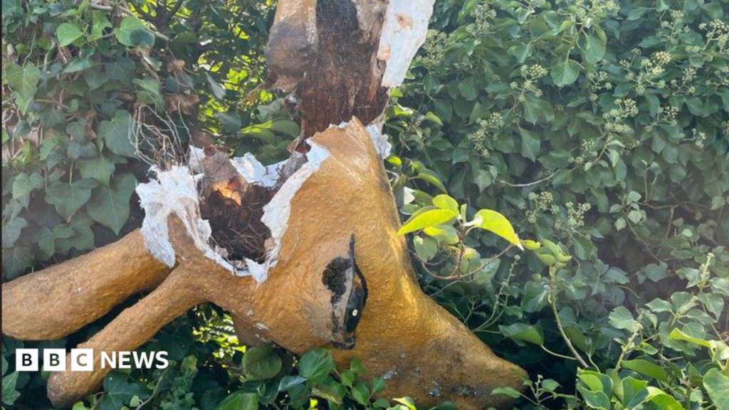 Crowlas Giraffe Vandals Confess, Agree to Pay for Repairs