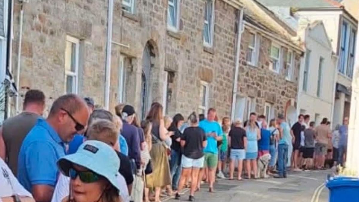 Solar eclipse frenzy as St Ives store sees huge queues for glasses