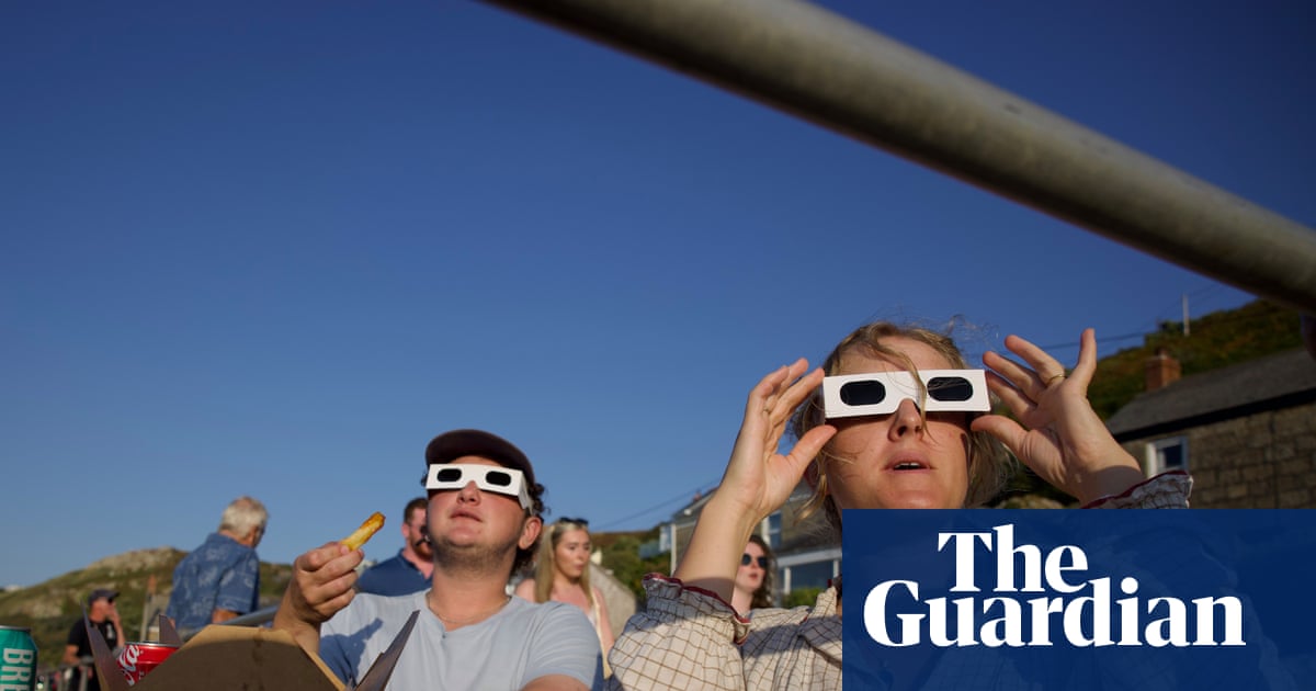 Cornwall crowds gather to watch solar eclipse together
