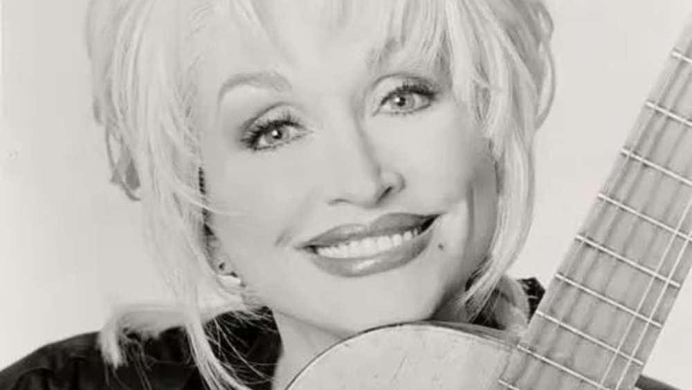 Cornwall Pays Tribute to Dolly Parton After Death at 80