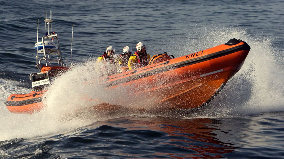 RNLI and Coastguard Rescue Two Groups Cut Off by Tide