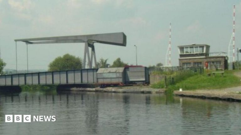 Bridge Cracks Extend Exeter Lane Closure
