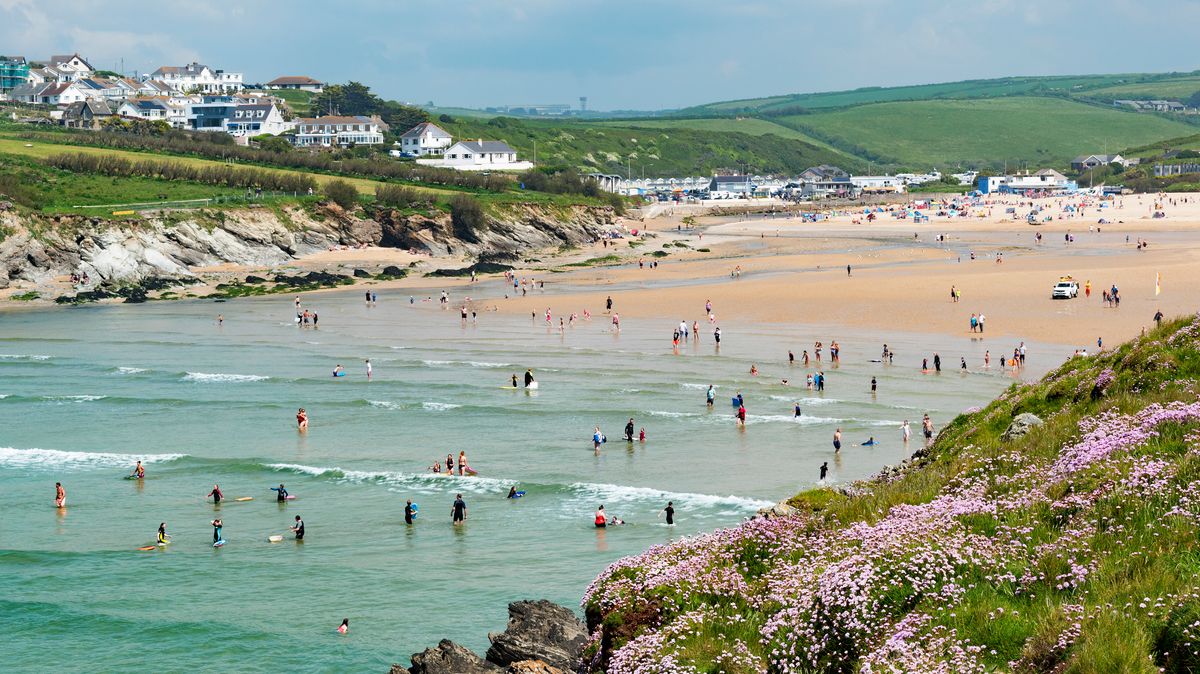 RNLI Lifeguards Rescue 11 in Newquay Beach Distress