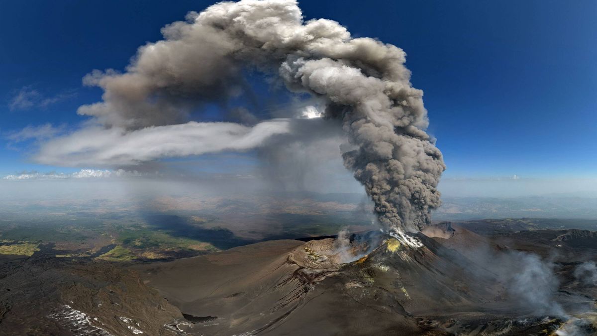 Mount Etna Eruption Disrupts Sicily Flights