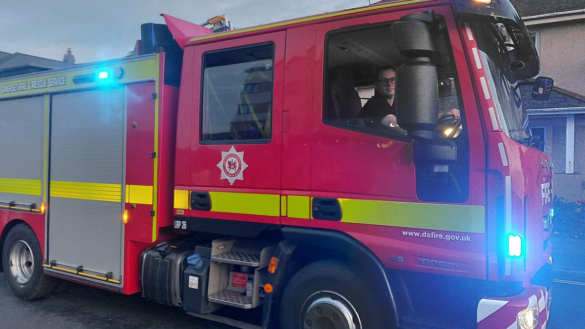 Fire Destroys Vehicle and Trailer on North Devon Road
