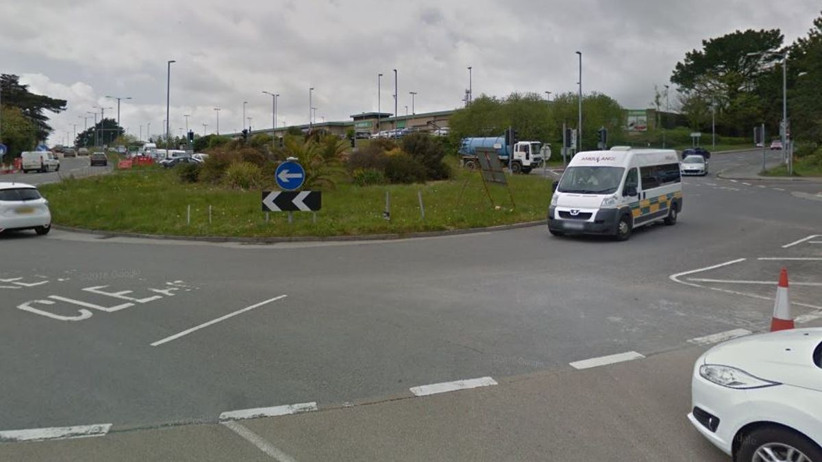 Treliske Roundabout Bus Crash Slows Traffic Near Royal Cornwall Hospital