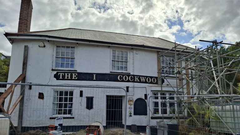 Builder Races to Reopen 300-Year-Old Pub After Collapse