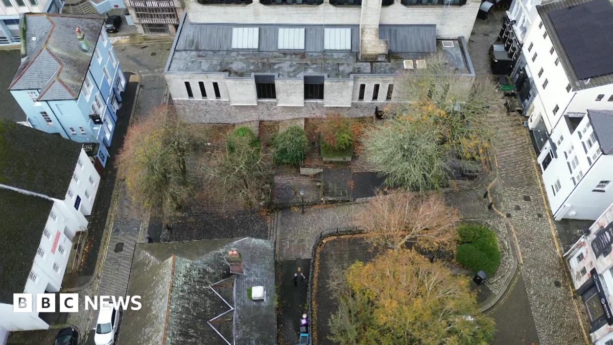 Plymouth Councillor Seeks Reinstatement of Hawkins Square Signs