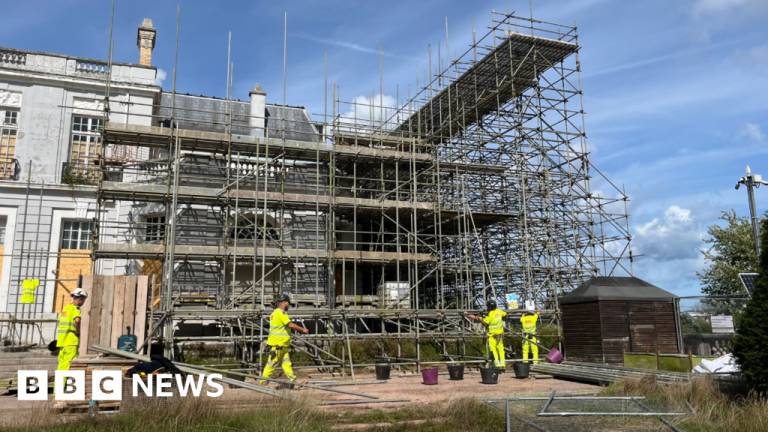 Razor Wire Added to Mansion to Deter Vandals