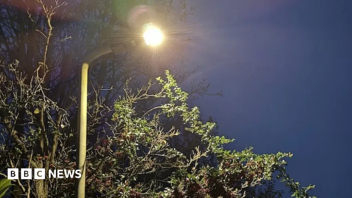 Cornwall Council Urged to Hold Vote on Streetlight Switch-Off